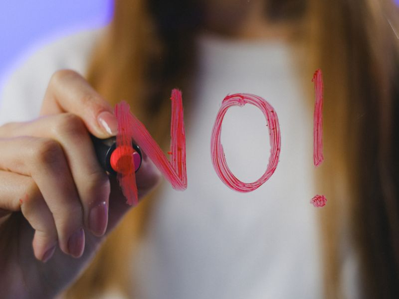 女性にデートを拒否される