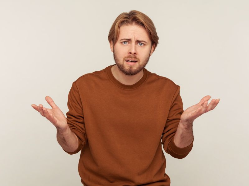 怒っている男性